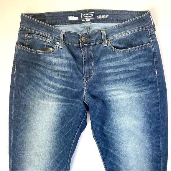 Signature by Levi Strauss & Co. Gold Totally Shaping Straight Leg Jeans 18L - Picture 3 of 9